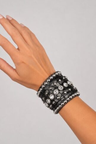 Rowdy Cowgirl Gunslinger Cuff in Black